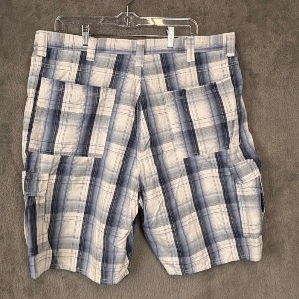 Wrangler Mens Blue White Plaid Cargo Shorts Size 38 Cotton 60CMW4D Relaxed Fit